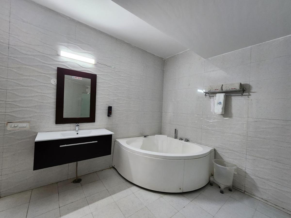 Hotel Bliss Касаули Екстериор снимка