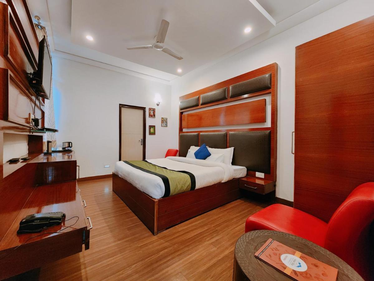 Hotel Bliss Касаули Екстериор снимка