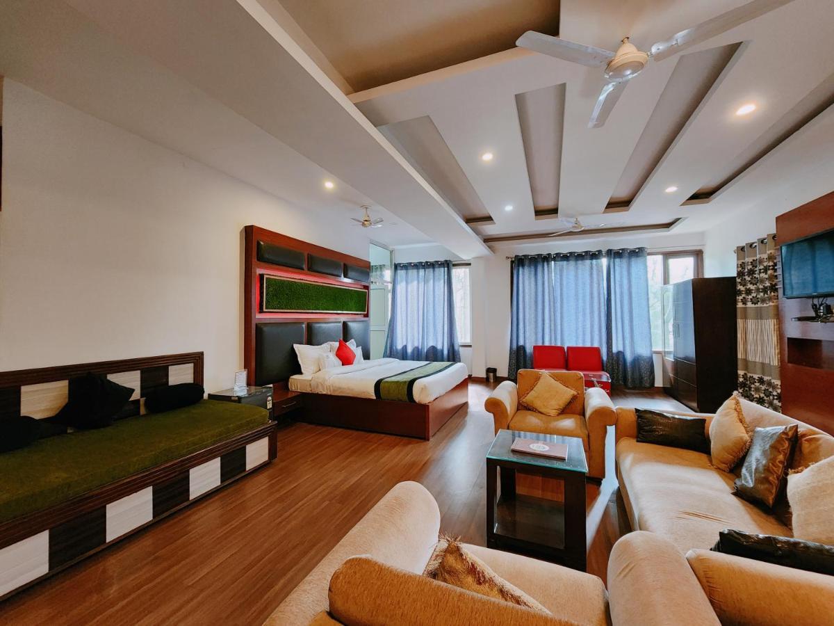 Hotel Bliss Касаули Екстериор снимка