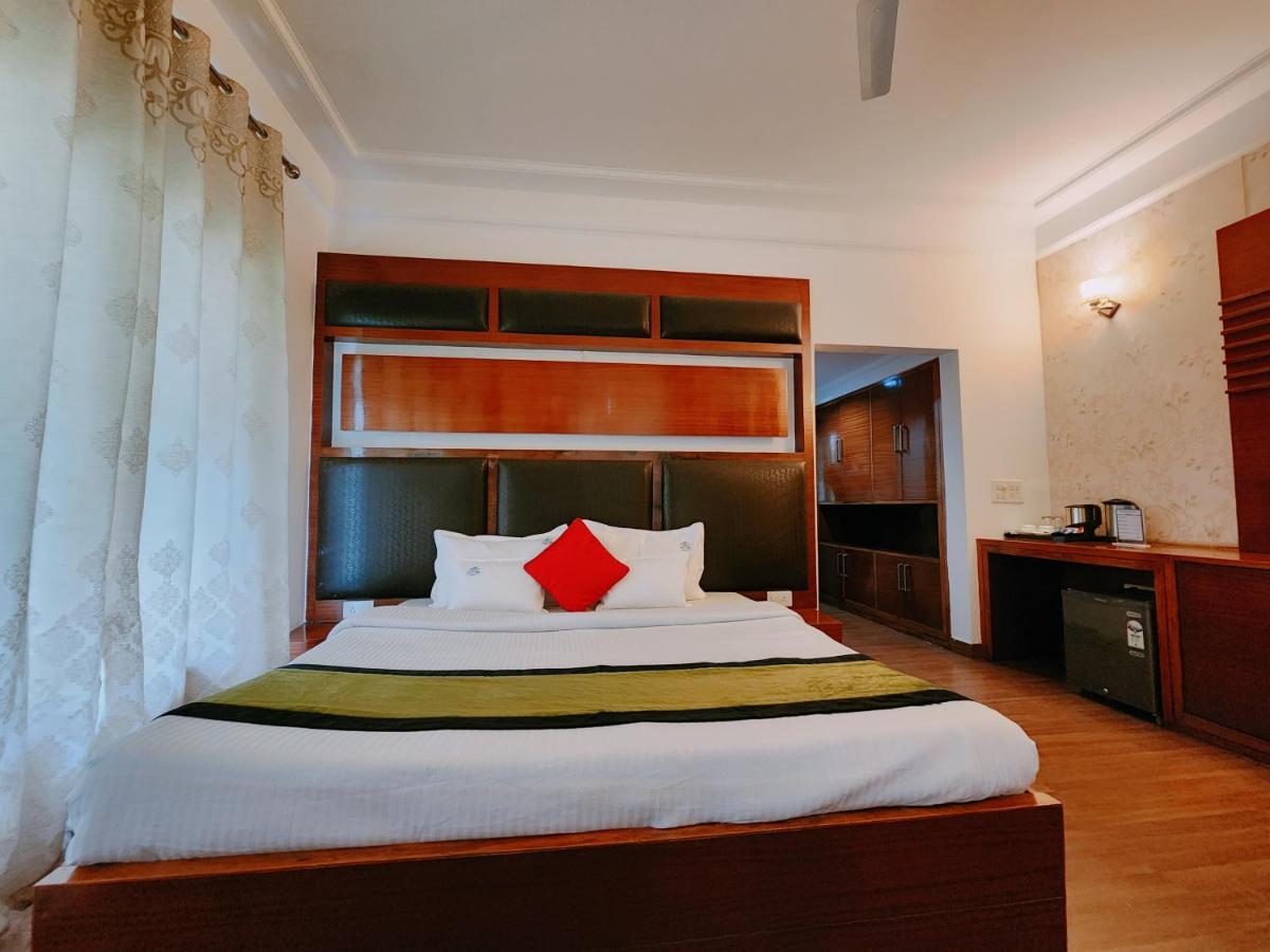 Hotel Bliss Касаули Екстериор снимка