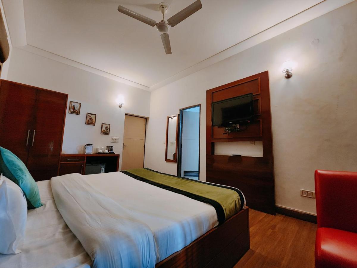 Hotel Bliss Касаули Екстериор снимка