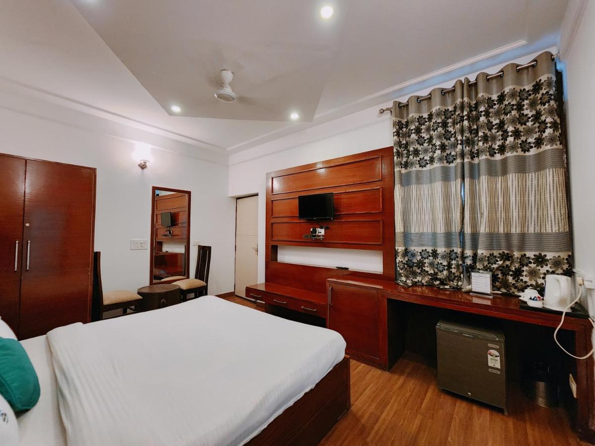 Hotel Bliss Касаули Екстериор снимка
