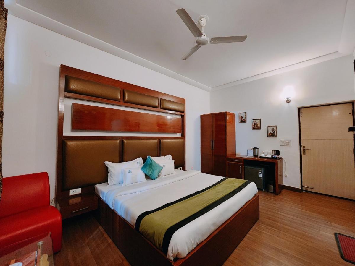 Hotel Bliss Касаули Екстериор снимка