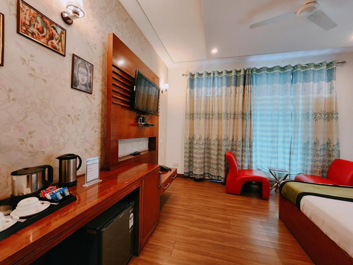 Hotel Bliss Касаули Екстериор снимка